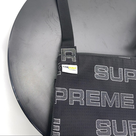 Supreme Shoulder Bag - Picture 5 of 6